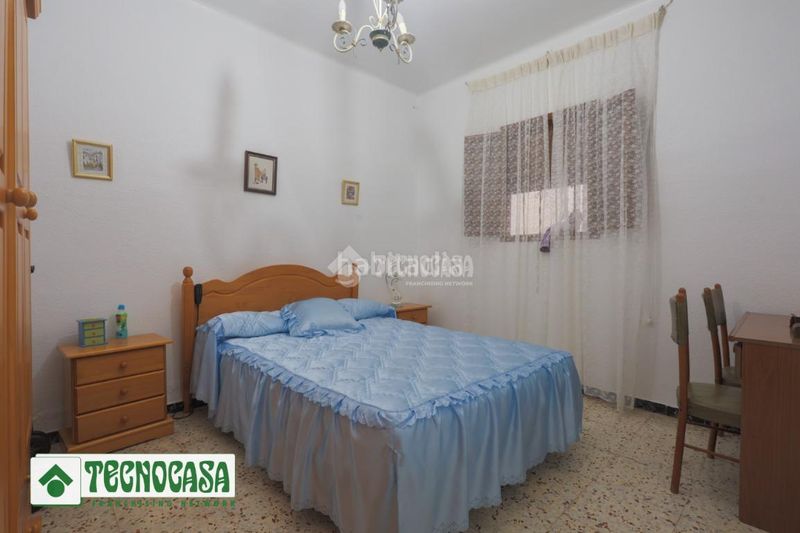 Foto 84e79a1c-4654-41fa-92d5-2d5ae1320d69. Casa aparellada a Adra