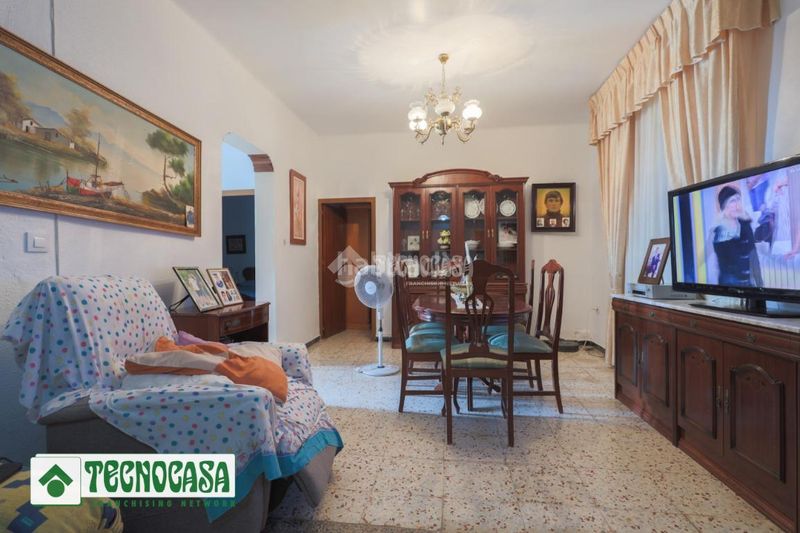 Foto d7e4b717-28b6-438f-8ba7-1ba3edc293f6. Casa aparellada a Adra