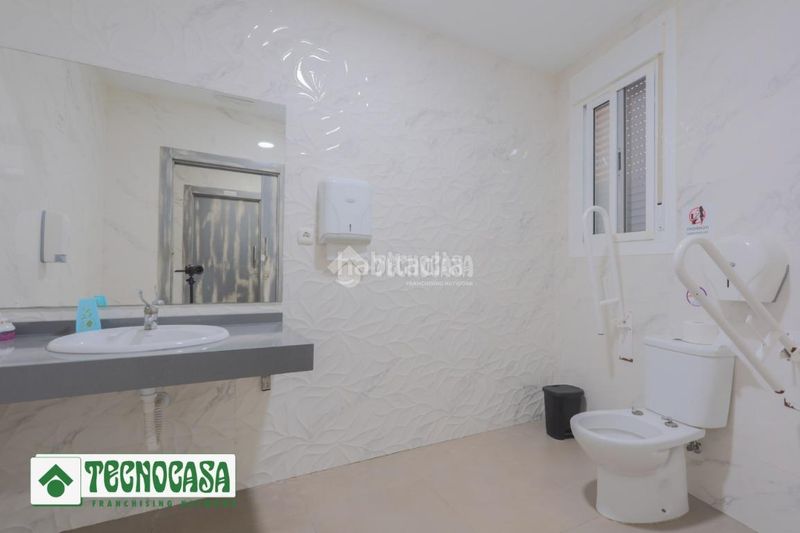 Foto 566caad8-cca3-4962-80d5-a72fa0d60c71. Local comercial traspaso en venta en Adra