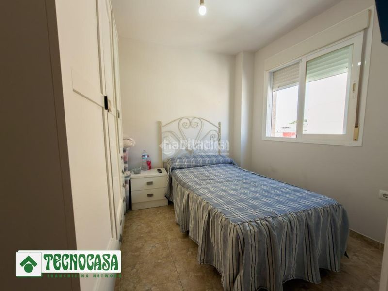 Foto 26043f55-acc1-43d6-935f-62c36fdd20cb. Casa aparellada a Adra