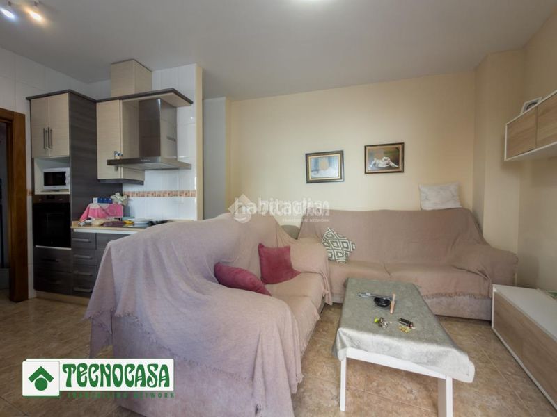 Foto 7cf400e3-d01c-42b3-bd0c-6682f858b2cc. Casa aparellada a Adra