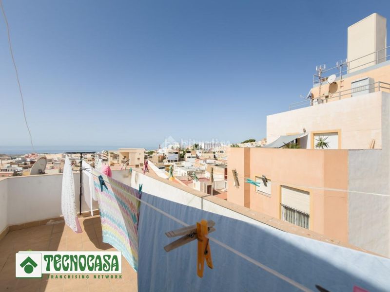 Foto be9f490f-2be6-4200-b0d9-e25a5440bf33. Casa aparellada a Adra