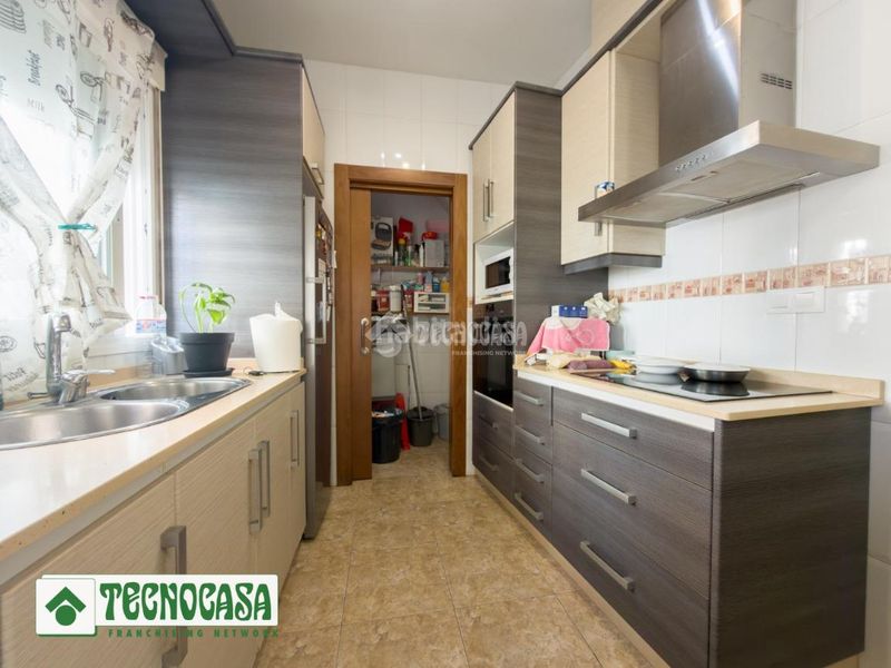 Foto d7fb0dca-00b6-4181-bebc-e3382349349c. Casa aparellada a Adra