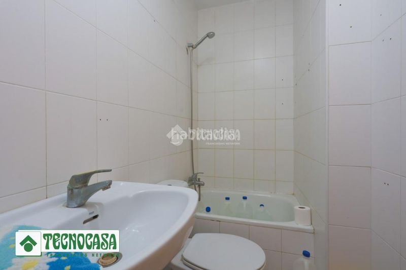 Foto 538daf30-367c-4adb-bb2d-55db31f13b00. Pis a Adra