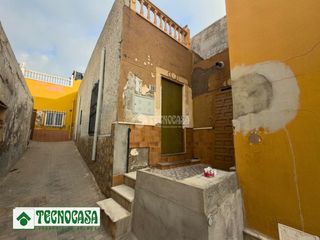 Casa aparellada a Adra. Casa en venta en adra