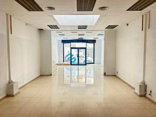 Lloguer Local Comercial a Carrer lasauca 17. Amplio local comercial en alquiler en figueres