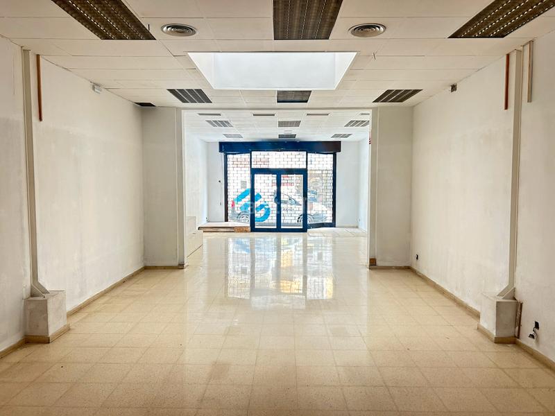 Foto 4ff42930-b8dc-4e1e-9d80-455332085631. Lloguer local comercial a carrer lasauca 17 a Centre Figueres