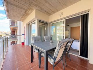 Apartament  Avinguda de santa margarida. Moderno apartamento con piscina comunitaria, parking y trastero