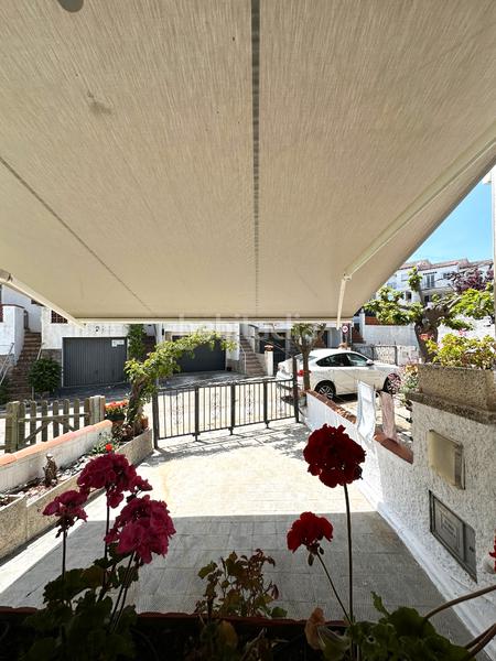 Foto 1f1b0498-18e0-4c43-832d-1b56d62d4864. Casa a schiera con parcheggio piscina in Puig Rom-Canyelles-Almadrava Roses