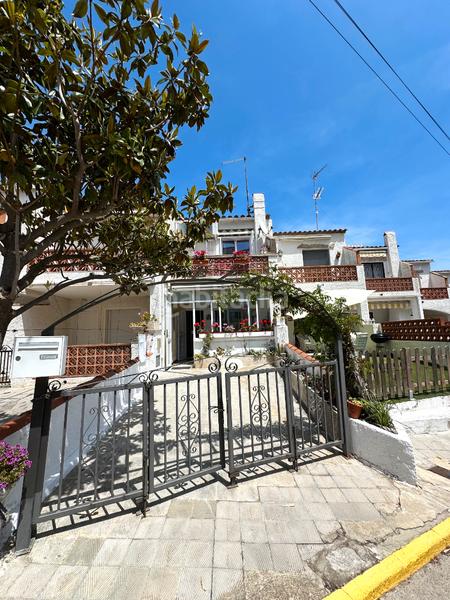 Foto e617e467-8284-449b-b114-0089755c39a6. Casa a schiera con parcheggio piscina in Puig Rom-Canyelles-Almadrava Roses