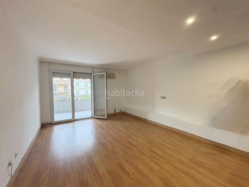 Foto 7f5e8faa-7ad2-4338-b9fc-8b2bfefe8ffd. Apartament a Centre Roses