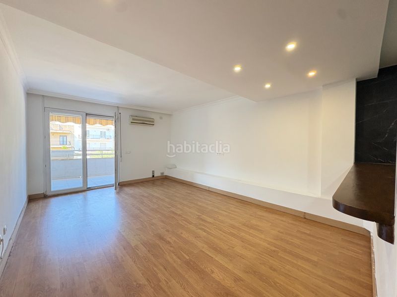 Foto 87f1daae-7acc-4967-9c3d-94793e9a2939. Apartament a Centre Roses