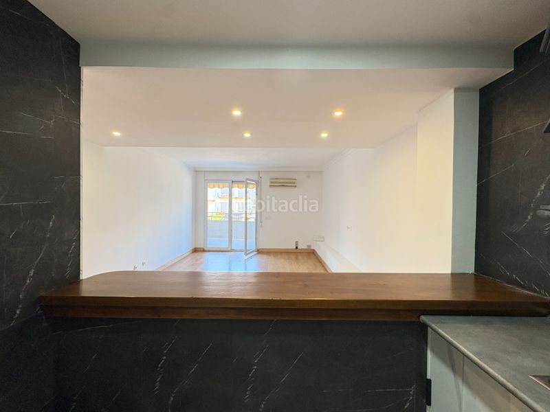 Foto e1e56aef-cc8b-43ce-81d9-8a984d939f4c. Apartament a Centre Roses