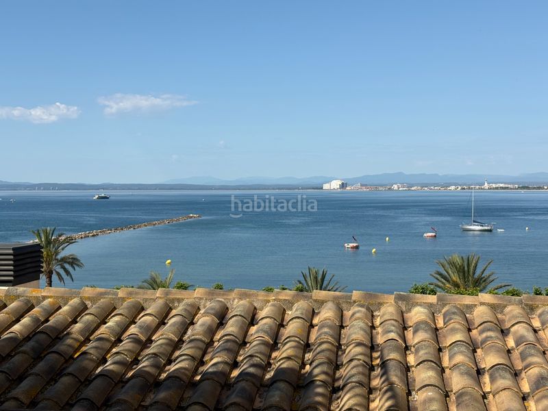 Foto abc91520-3e5f-46b7-938b-9004fdaf2534. Apartament a Centre Roses