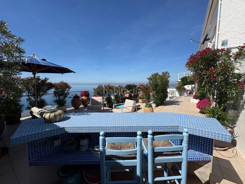 Foto adced8c6-f69d-45d9-a9c0-df10d36aed14. Casa amb xemeneia calefacció aparcament piscina a Roses