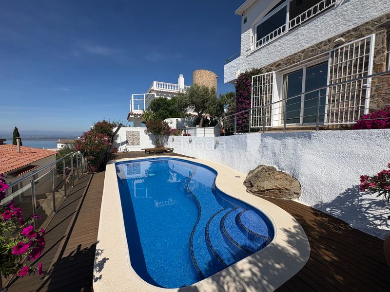 Foto c9e4361c-3298-4582-8804-1340f86a0380. Casa amb xemeneia calefacció aparcament piscina a Roses