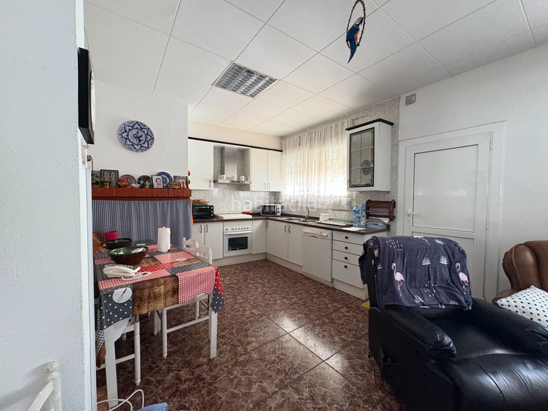 Foto ac18adf8-81d8-4836-a167-9e8f93bca726. Casa adossada amb calefacció aparcament a Centre Roses