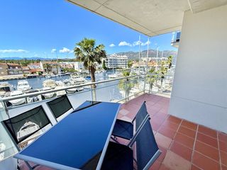 Apartment  Avinguda port canig�. Bonito apartamento con vistas al canal y piscina comunitaria en