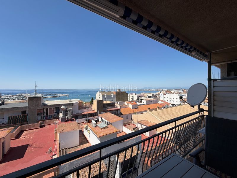Foto ac5278b3-dc32-4f68-b08d-4ad520517a03. Apartament amb xemeneia calefacció aparcament a Centre Roses