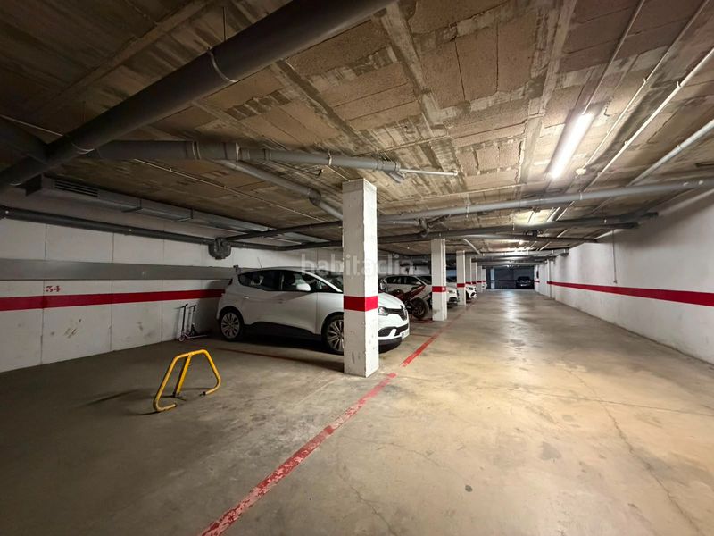 Foto bc0353de-3eb6-4678-93b8-b93311c6bd28. Aparcament cotxe a Centre Roses