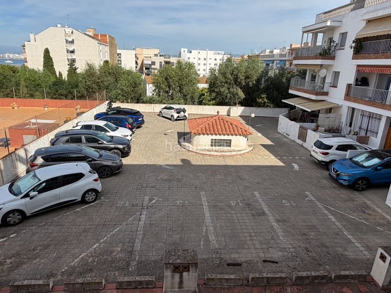 Foto bf5979d1-e92a-4235-80b1-b468737e15f9. Apartament amb calefacció aparcament a Centre Roses