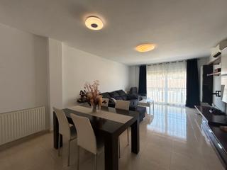Etagenwohnung  Carrer de josep romañach i serrats. Bonito y amplio apartamento en el centro de roses