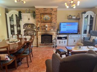 Maison à Llinars del Vallès. Casa en venta en centro, 5 dormitorios.