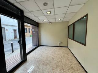 Lloguer Local Comercial a Llinars del Vallès. Local com. en alquiler en centro, 3 despachos.