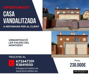 Maison jumelée à Cànoves i Samalús. Adosado en venta en urbanización mirador del montseny.