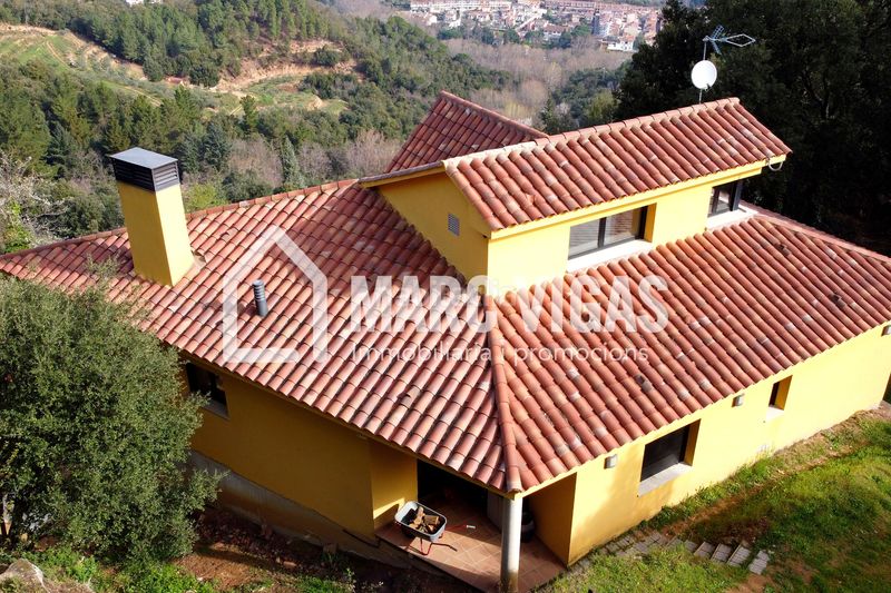 Foto ce5ac3d0-353a-401a-85e8-f6af412a66cd. Casa amb calefacció aparcament a Arbúcies