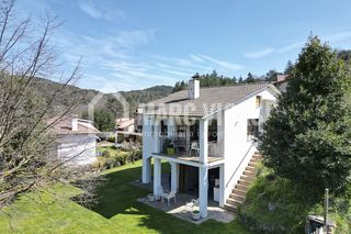 Lloguer Casa a Viladrau. Casa amb jardí en lloguer a viladrau