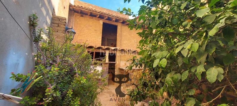 Foto b9919fb3-6abc-42a4-b102-e4c175cbd6b3. Casa ?? casa en parcela de 250 m² con dos viviendas independientes – en Benetússer