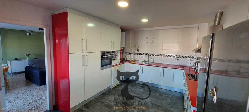 Foto 64fc0ed6-3ebd-4818-8a8d-5f7658165661. Piso amplio piso reformado con terraza en zona universitaria – 170 m² en Catarroja