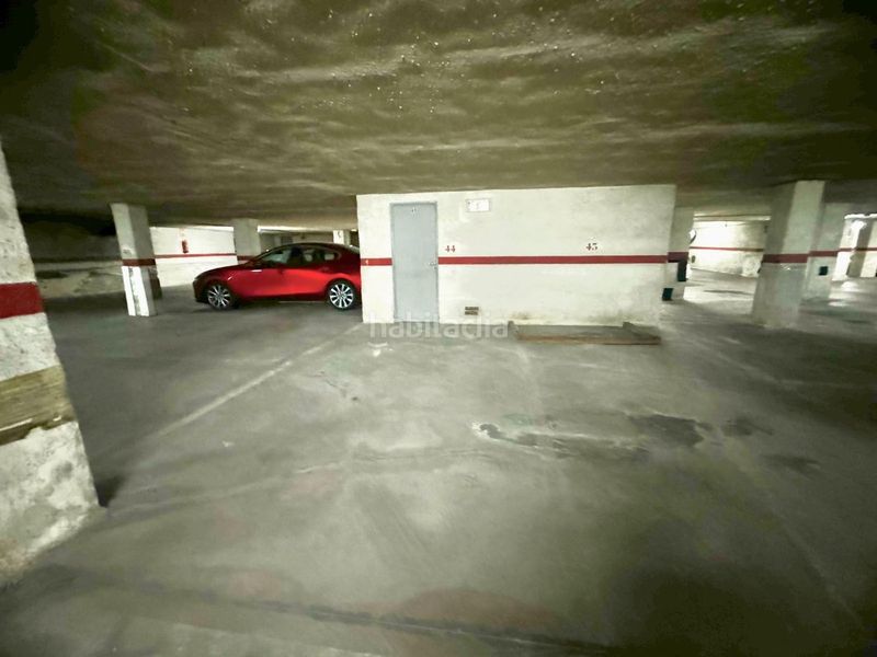 Foto 697a9bbc-23c4-4bfa-85bb-5b3d31855c3c. Parking coche en Benetússer