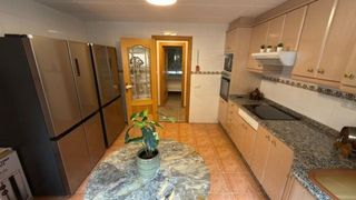 Etagenwohnung in Calle del pare ignaci casany 6. Dos pisos al precio de uno