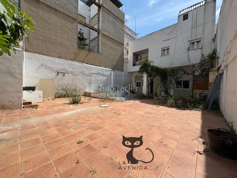 Foto 72ce39b9-3b03-440b-b406-f5aa2636d935. Casa amb aparcament piscina a Benetússer
