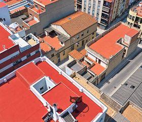 Haus  Ausias march. Inversores 635 m2 construidos en benetússer por 350.000
