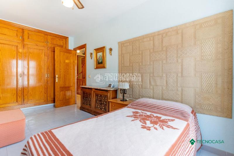 Foto 1565c096-7795-4725-adbb-f6f091de3f8b. Maison jumelée avec parking dans El Puerto Roquetas de Mar