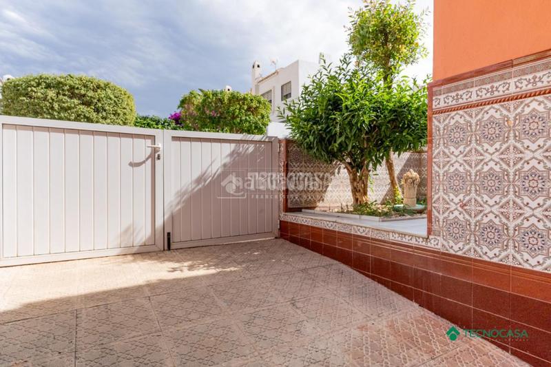 Foto 1a297d6d-0640-49ad-b199-962c6307af46. Maison jumelée avec parking dans El Puerto Roquetas de Mar
