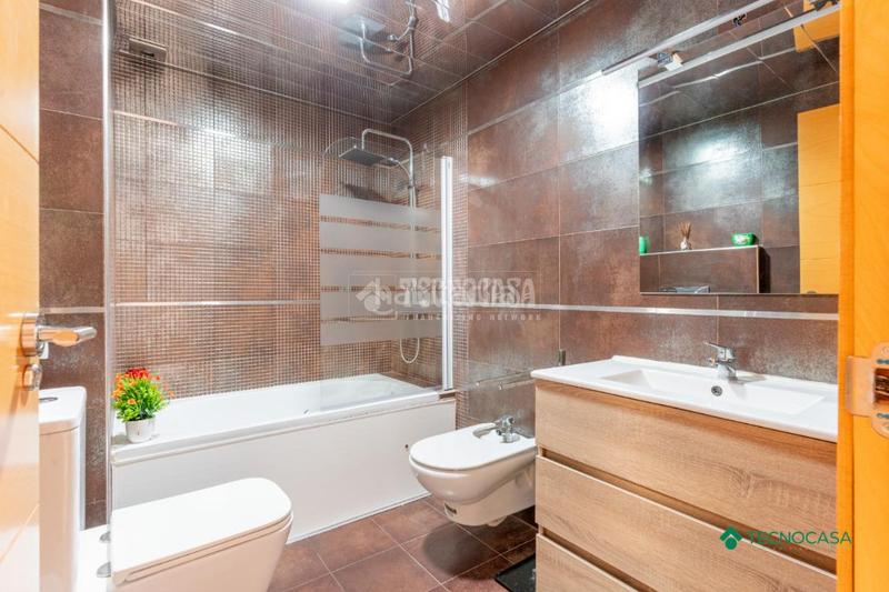 Foto 581ea225-3315-4a3e-b882-86da3bce4551. Casa aparellada amb aparcament a Aguadulce Norte Roquetas de Mar