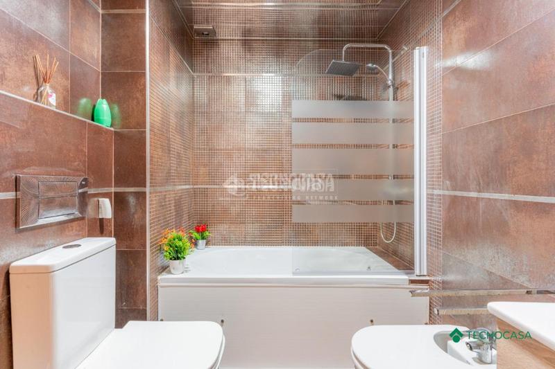 Foto 9b712260-1ecd-45ec-8b00-267f5ebc7679. Casa aparellada amb aparcament a Aguadulce Norte Roquetas de Mar