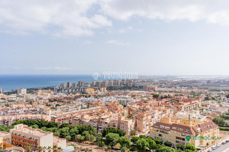 Foto c319daa1-89d9-45d8-b938-2e8217a56737. Casa aparellada amb aparcament a Aguadulce Norte Roquetas de Mar