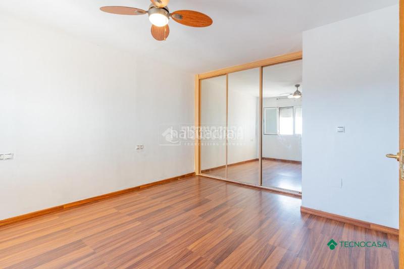 Foto f12fba8f-c23b-45de-802b-704aa9c0da3e. Pis amb aparcament a El Puerto Roquetas de Mar