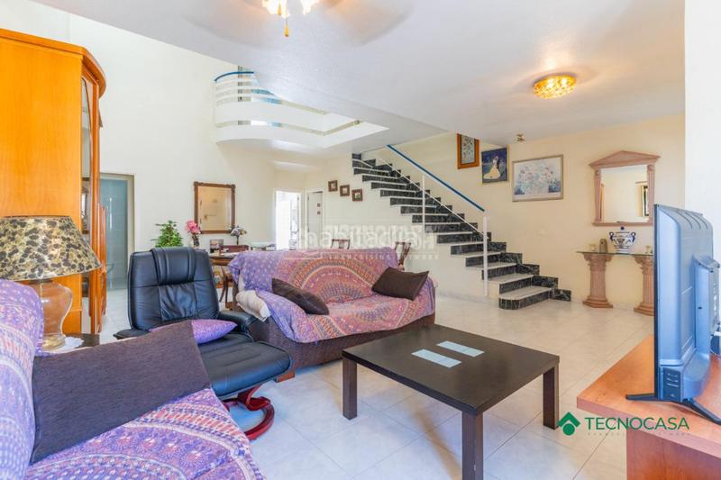 Foto b5be5c5b-e1cd-46a1-9a2d-86cc85140f71. Casa bifamiliare con parcheggio in Aguadulce Sur Roquetas de Mar