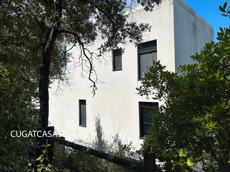 Foto d86bb1cb-674d-48b6-b0d0-fe861fc0d3bf. Xalet amb xemeneia calefacció aparcament a La Floresta Sant Cugat del Vallès