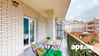 Appartement à Centre-Eixample-Can Llobet. Barberà en pleno centro 3 habitaciones, 2 baños y balcon