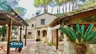 Masia a Mas Trempat-Sant Amanç-Casa Nova. Encantadora masia catalana con piscina y amplios jardines en san