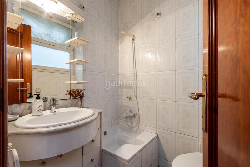 Foto 5441e434-213b-4d79-8da1-2b86809a53bd. Casa amplia casa con gran terraza, garage y local en Sabadell