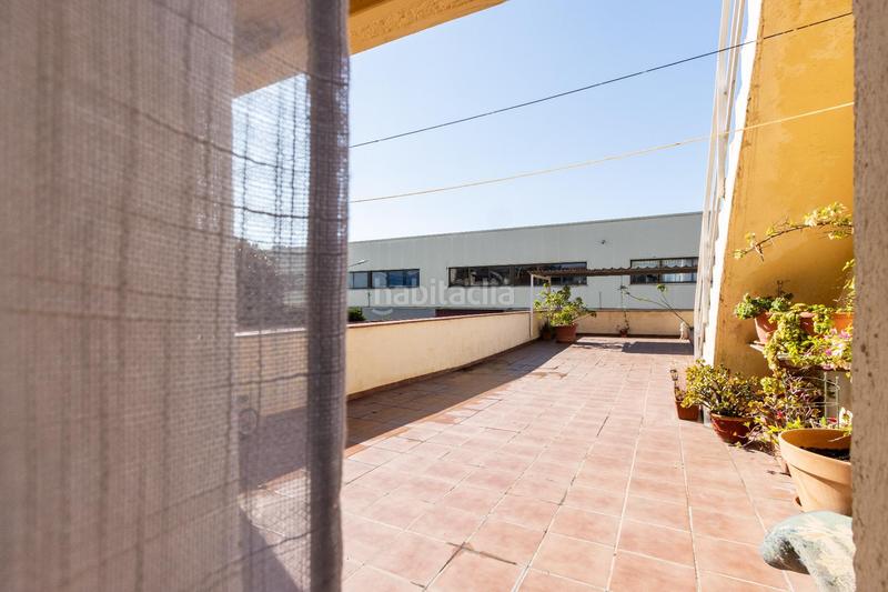 Foto 54ba3a88-7178-4a34-885b-a0cfc2125e0e. Casa amplia casa con gran terraza, garage y local en Sabadell