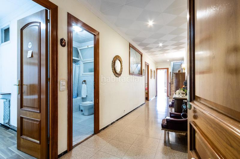 Foto bfda056f-facf-4169-91a9-77f718a6df57. Casa amplia casa con gran terraza, garage y local en Sabadell